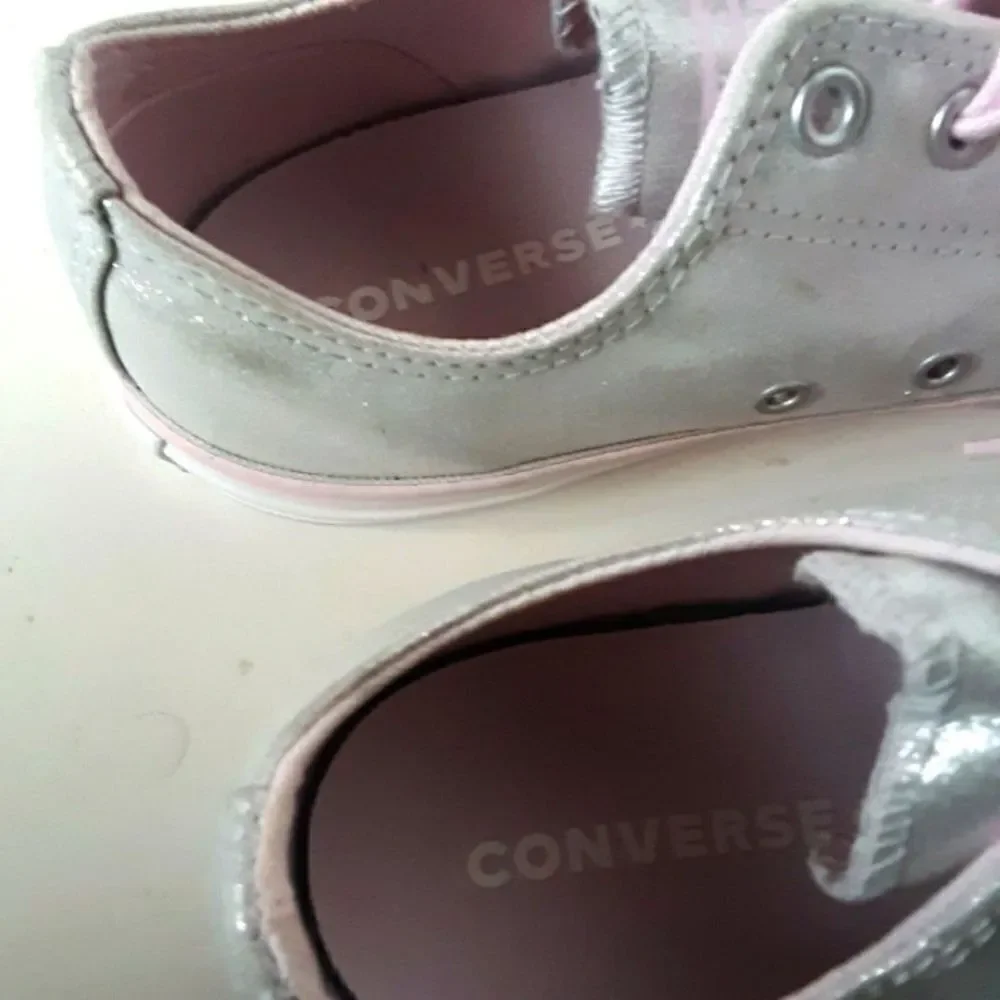 Converse Junior Big Girl Sneaker size 6
